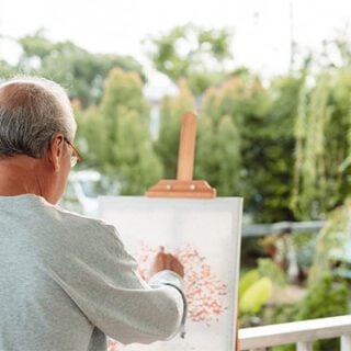 A mesothelioma patient painting as a way to help relieve anxiety about his diagnosis.
